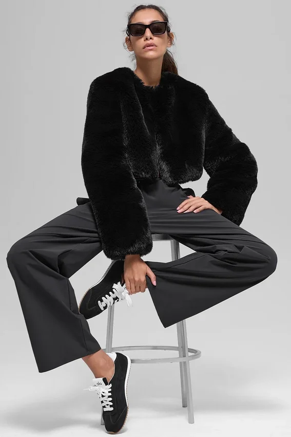 Faux Fur Chic kort jakke – svart
