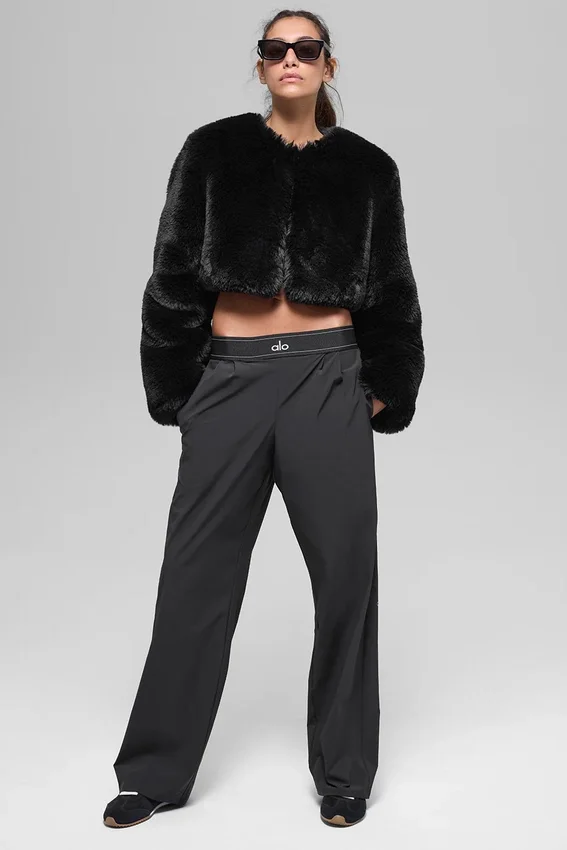 Faux Fur Chic kort jakke – svart
