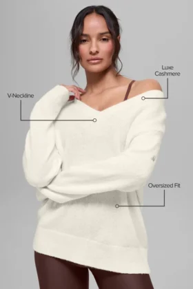 Genser i ull og kashmir fra New Class med V-hals og oversized passform – Ivory