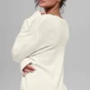 Genser i ull og kashmir fra New Class med V-hals og oversized passform – Ivory