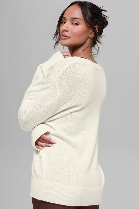 Genser i ull og kashmir fra New Class med V-hals og oversized passform – Ivory