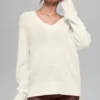 Genser i ull og kashmir fra New Class med V-hals og oversized passform – Ivory
