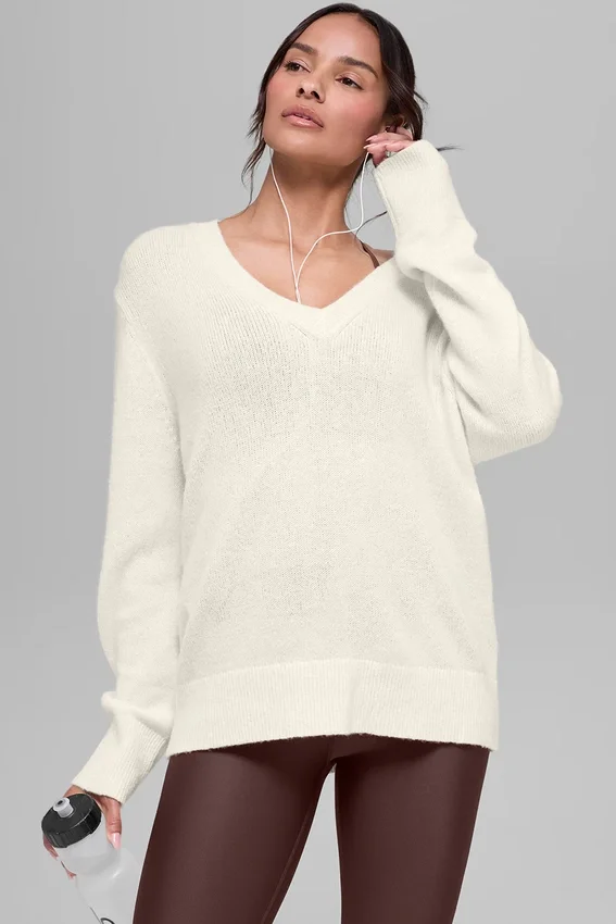 Genser i ull og kashmir fra New Class med V-hals og oversized passform – Ivory