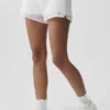 Go Time-shorts med middels høy midje – hvit