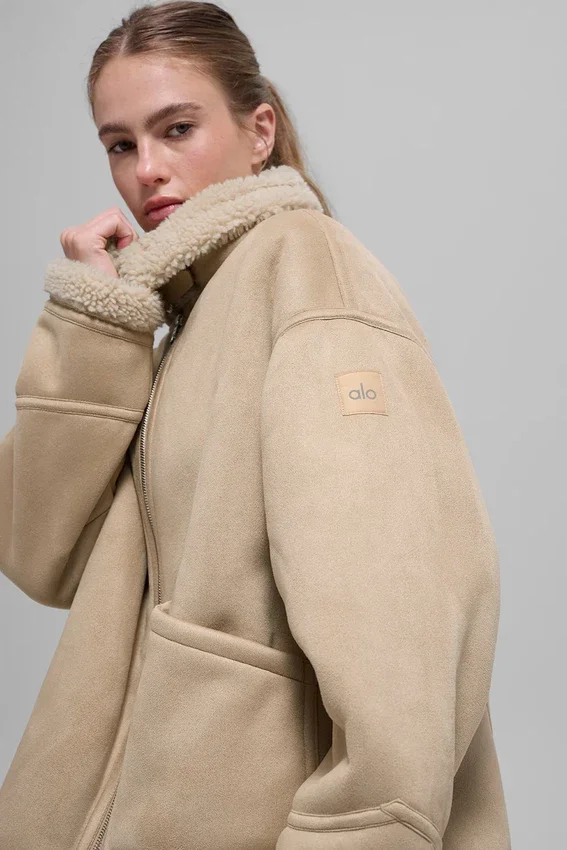 Grand-jakke i imitert saueskinn – Woodland Tan