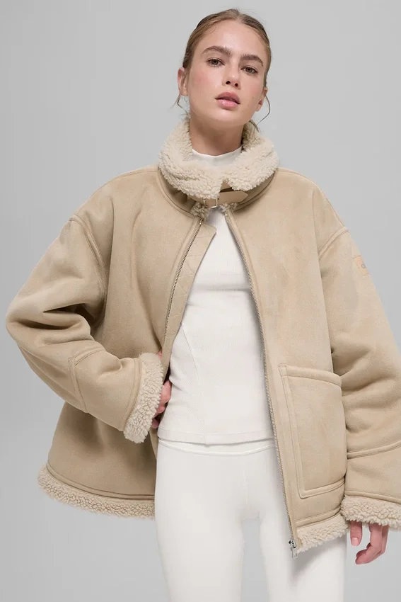 Grand-jakke i imitert saueskinn – Woodland Tan