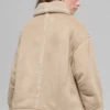 Grand-jakke i imitert saueskinn – Woodland Tan