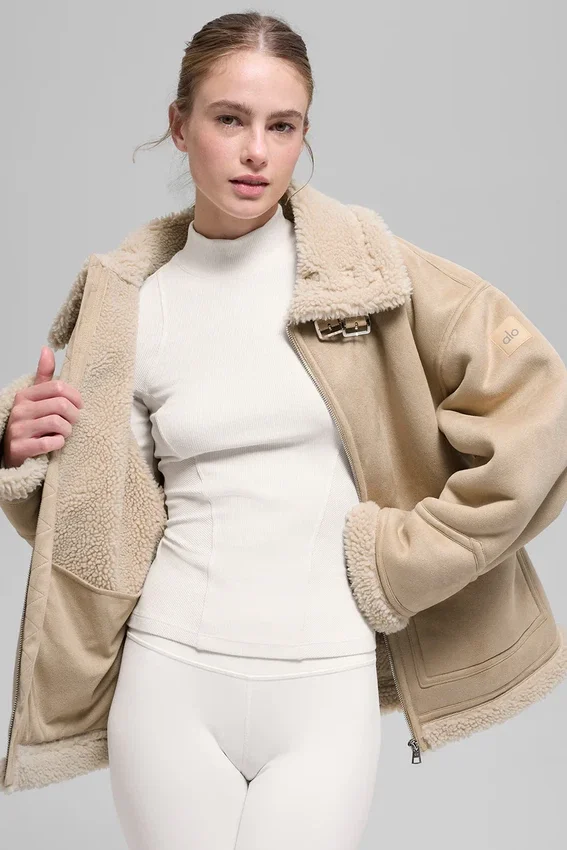 Grand-jakke i imitert saueskinn – Woodland Tan