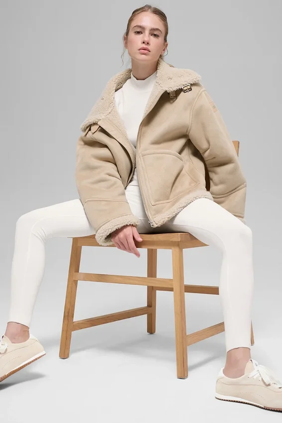 Grand-jakke i imitert saueskinn – Woodland Tan