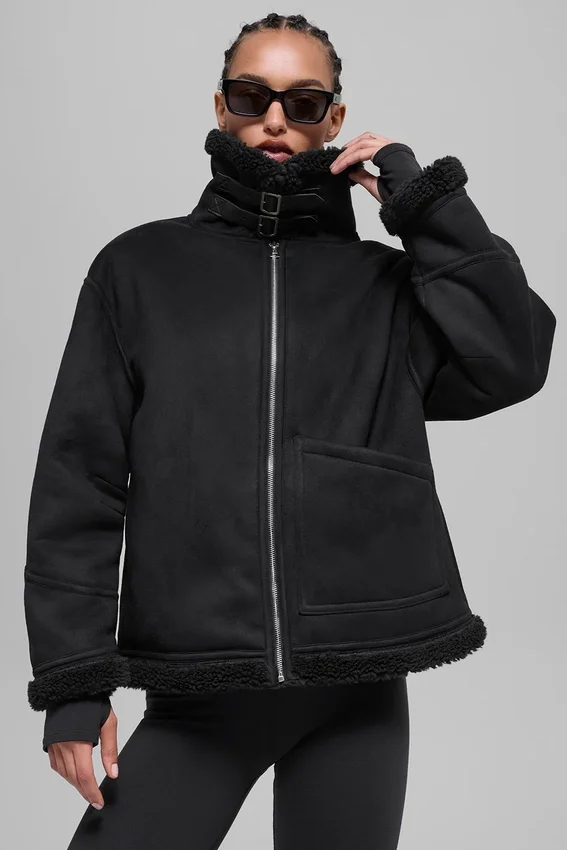 Grand-jakke i imitert shearling – svart