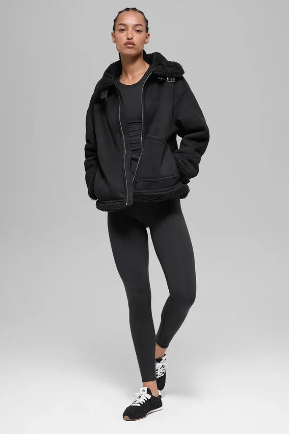 Grand-jakke i imitert shearling – svart