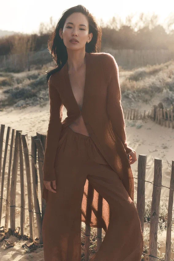 Halvgjennomsiktig Golden Hour-buks med High-Waist og rette ben – solkysset brun
