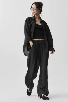 Halvgjennomsiktig Golden Hour-buks med High-Waist og rette ben – svart
