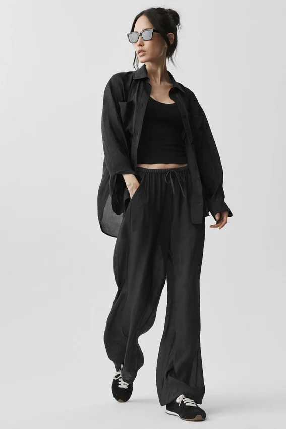 Halvgjennomsiktig Golden Hour-buks med High-Waist og rette ben – svart