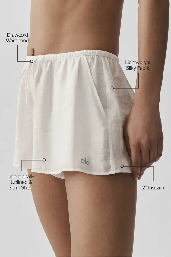 Halvgjennomsiktig Golden Hour-shorts med middels høy midje – elfenben