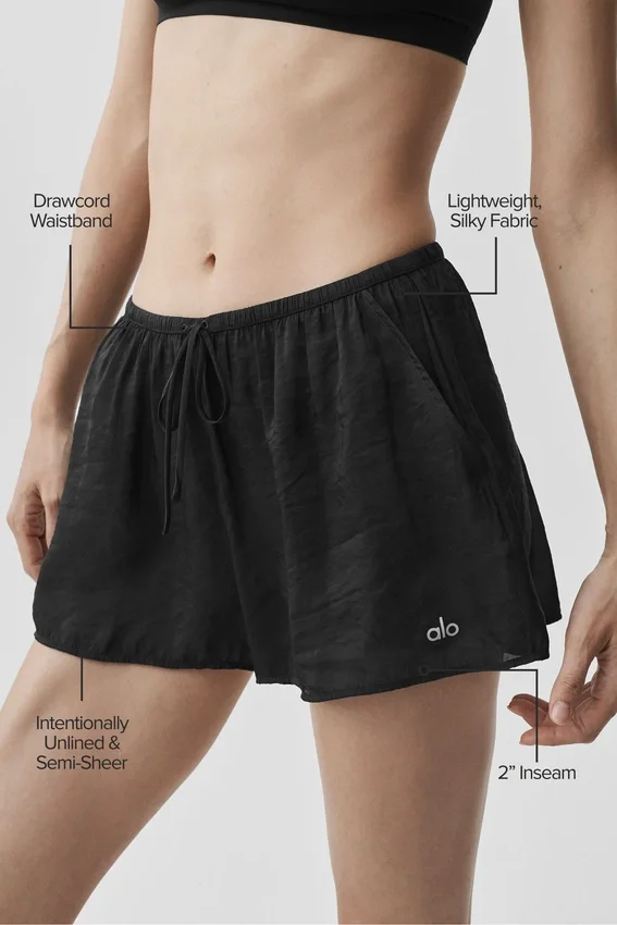 Halvgjennomsiktig Golden Hour-shorts med middels høy midje – svart
