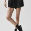 Halvgjennomsiktig Golden Hour-shorts med middels høy midje – svart