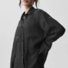 Halvgjennomsiktig Golden Hour-skjorte med knapper og langermet – svart