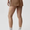 Halvgjennomsiktige Golden Hour-shorts med middels høy midje – solkysset brun