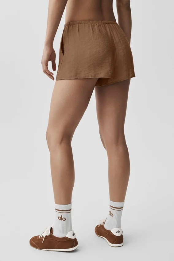 Halvgjennomsiktige Golden Hour-shorts med middels høy midje – solkysset brun