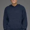 Hettegenser i strukturert strikk – Navy