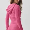 Hettegenser i ull og kashmir med ribbestrikk og full glidelås – Paradise Pink