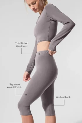 High-Waist Alosoft-capri med ikonisk 90-tallsstil – Cool Grey Wash