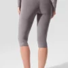 High-Waist Alosoft-capri med ikonisk 90-tallsstil – Cool Grey Wash