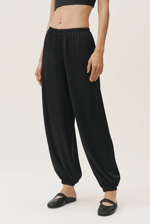 High-Waist-bukser i silke-blanding – svart