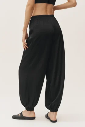 High-Waist-bukser i silke-blanding – svart