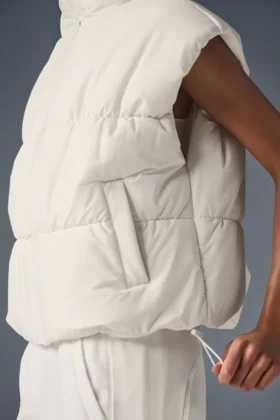 Incline puffervest – elfenben