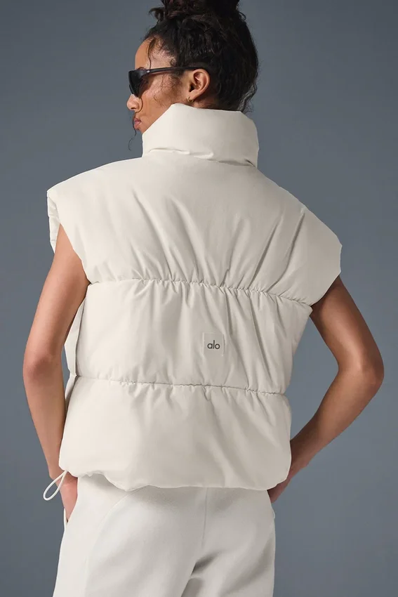 Incline puffervest – elfenben