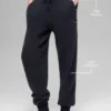 Joggebukse i ull og kashmir med High-Waist – New Class – Svart