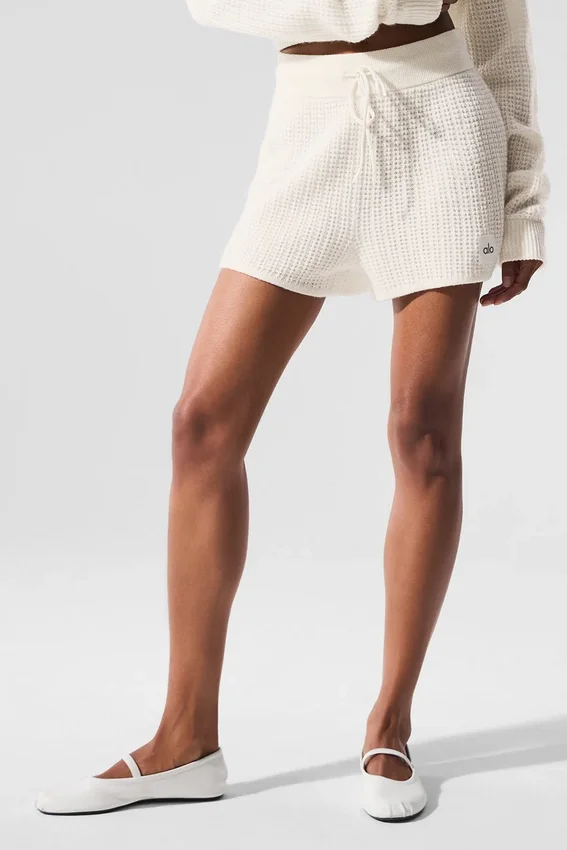 Kashmir-shorts med High-Waist-design og myk vaffelstruktur – Ivory