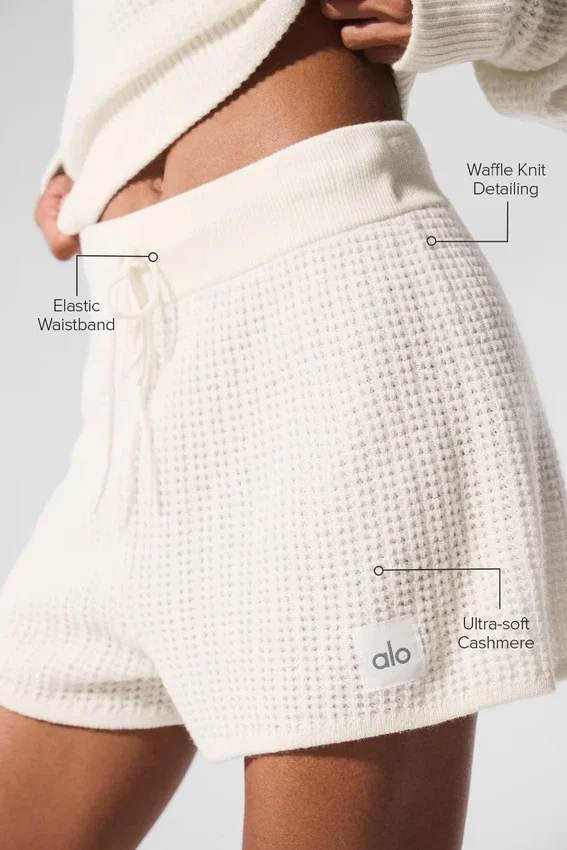 Kashmir-shorts med High-Waist-design og myk vaffelstruktur – Ivory