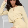 Kort cardigan i ull og kashmir fra New Class – Candlelight Yellow