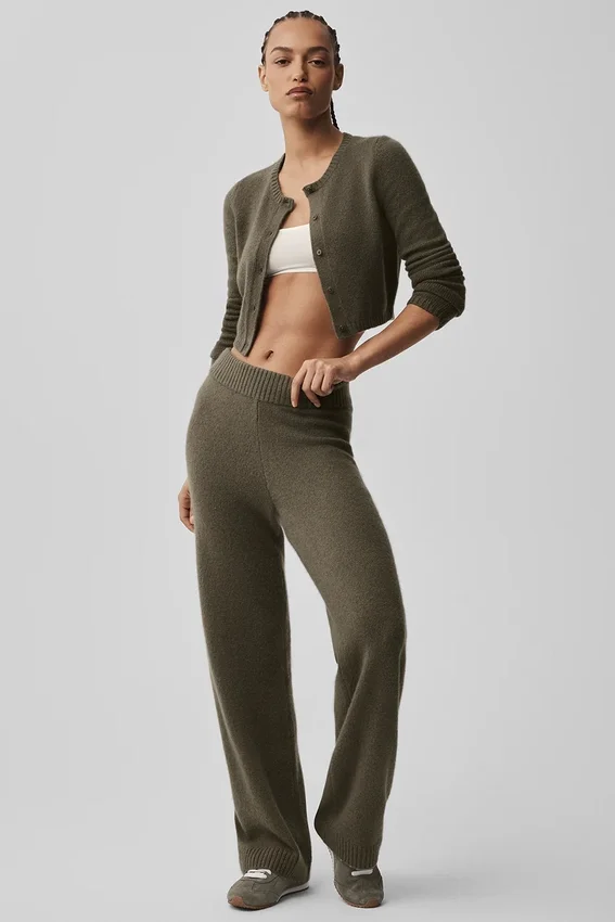 Kort cardigan i ull og kashmir fra New Class – Olive Tree