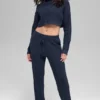 Kort, langermet turtleneck med kabelstrikk fra Winter Bliss – Navy