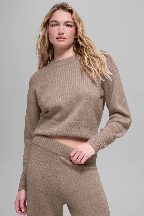 Kort New Class-strikkegenser med rund hals i ull og kashmir – Chai Latte