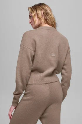 Kort New Class-strikkegenser med rund hals i ull og kashmir – Chai Latte