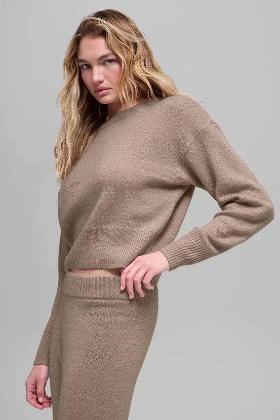 Kort New Class-strikkegenser med rund hals i ull og kashmir – Chai Latte