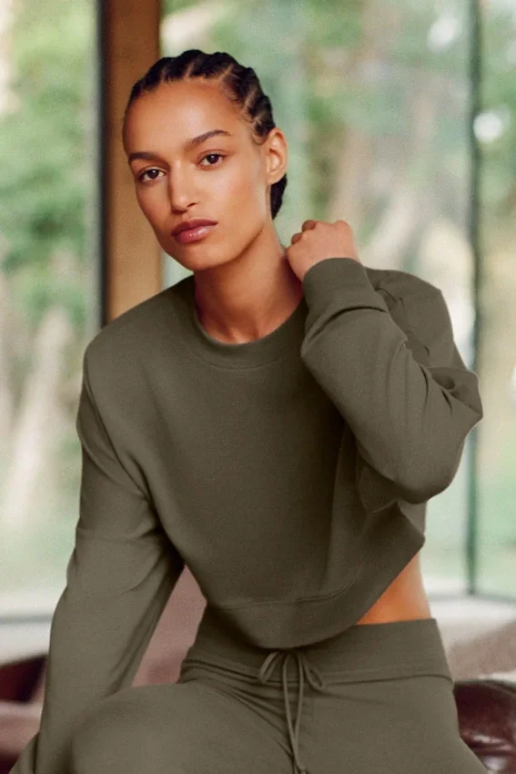 Kort Sway-genser med rund hals – Olive Tree