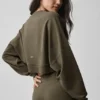 Kort Sway-genser med rund hals – Olive Tree