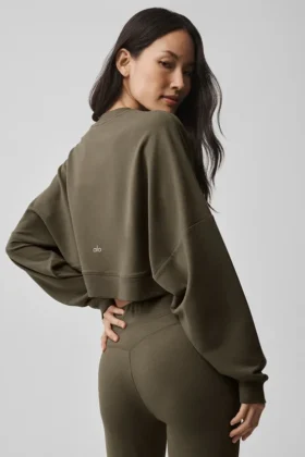 Kort Sway-genser med rund hals – Olive Tree