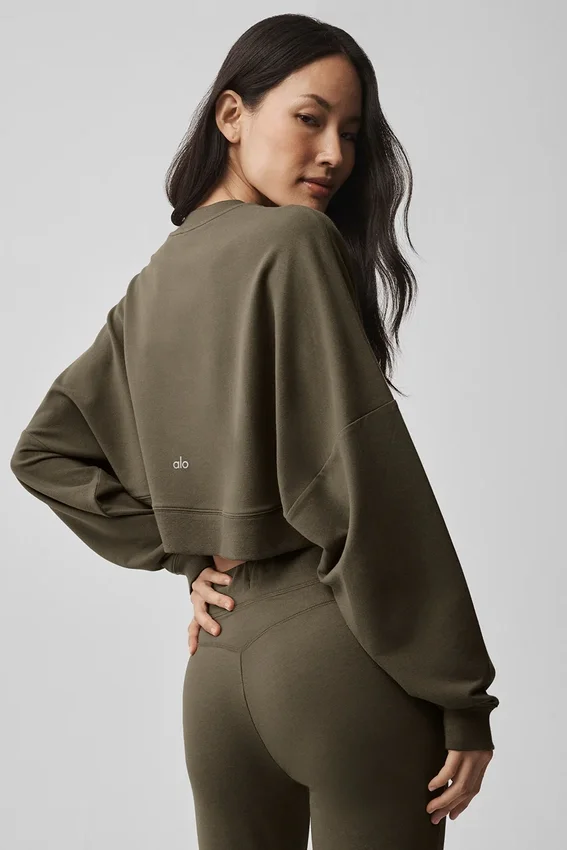 Kort Sway-genser med rund hals – Olive Tree