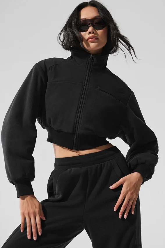 Kort vinterjakke i polar fleece – svart