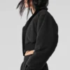 Kort vinterjakke i polar fleece – svart
