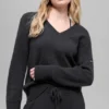 New Class oversized strikkegenser i ull og kashmir med V-hals – svart