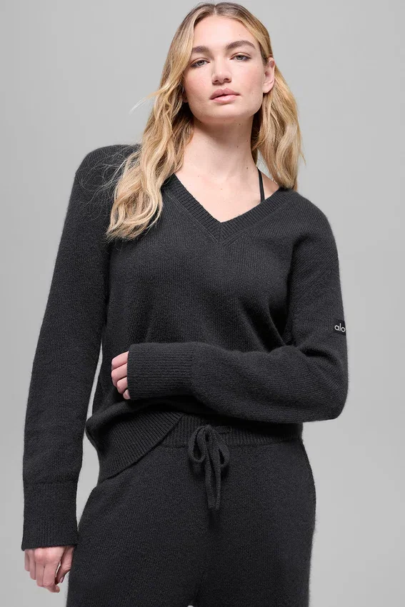 New Class oversized strikkegenser i ull og kashmir med V-hals – svart