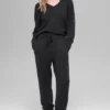 New Class oversized strikkegenser i ull og kashmir med V-hals – svart